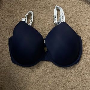 T-Shirt Lightly Lined Demi